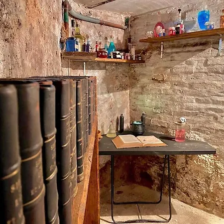 Repaire Du Sorcier, Escape Game, Nuit Atypique Apartamento